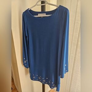 EUC gorgeous Emma & Michele shift dress with bell sleevss